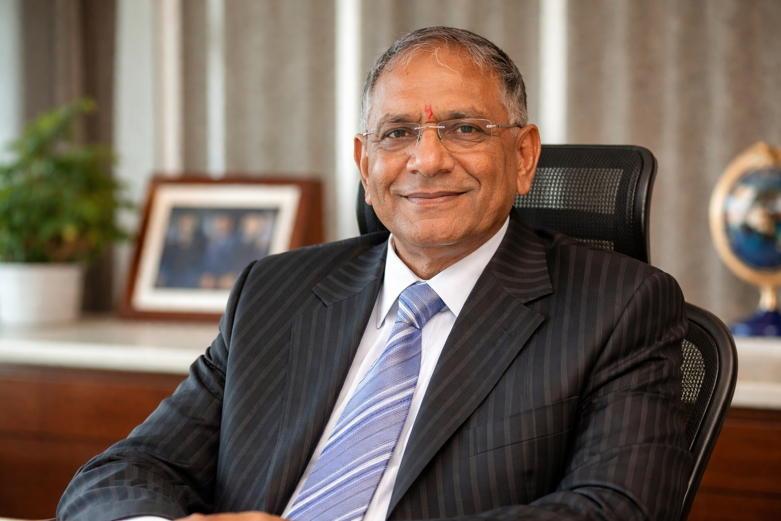 ગોવિંદ ધોળકિયા - મહેનત અને સંસ્કારથી આગળ વધેલા ઉદ્યોગપતિ